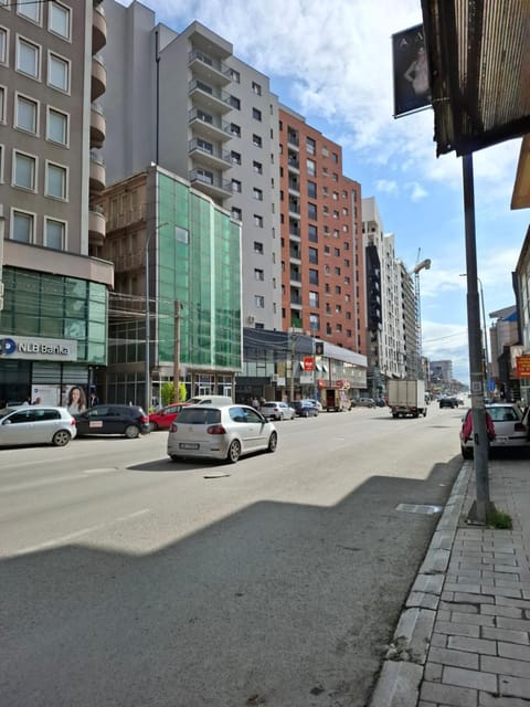 Property building, Neighbourhood, Street view, Location, Parking