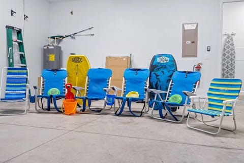 Close2Beach, HeatedPool, FirePit, FencedYard, Sleeps10 House in North Naples