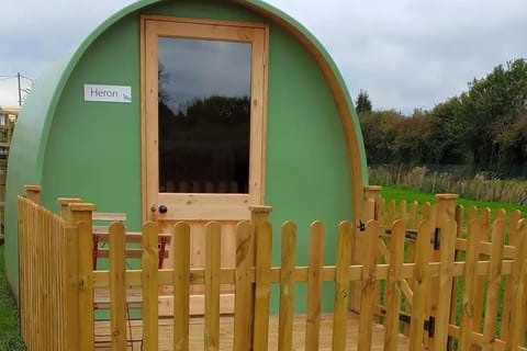 Green Dragon and Kitchen Pod - Sleeps 2 & Parking House in Welshpool