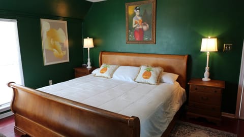 Tavern on the Bay Hotel - Al Capone Suite Hotel in Somers Point