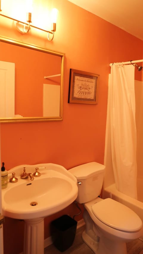 Tavern on the Bay Hotel - Al Capone Suite Hotel in Somers Point