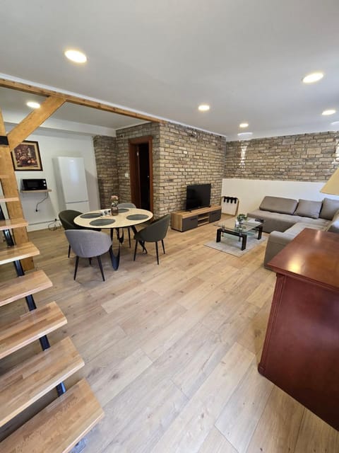 Bed, TV and multimedia, Living room, Seating area, Dining area, internet, pet friendly, air conditioner