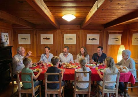 People, Food and drinks, Banquet/Function facilities, group of guests, Family