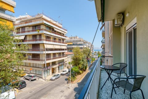 View (from property/room), Balcony/Terrace, City view, Street view