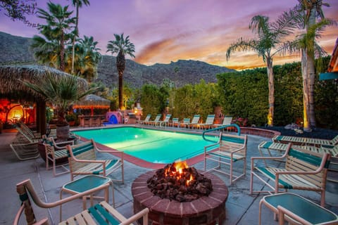 Coyote Inn - 21 and Over Inn in Palm Springs