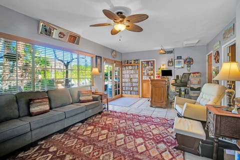 Coyote Inn - 21 and Over Inn in Palm Springs