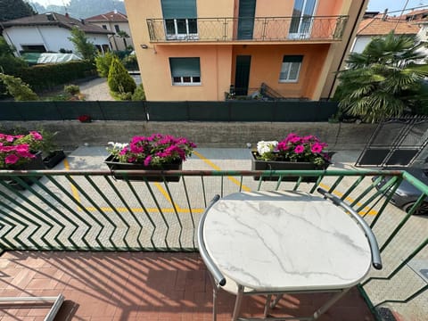 Free Parking Elmi - due passi dal Lago Maggiore Apartment in Arona