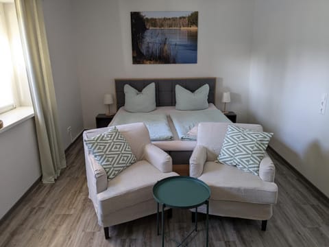 Bed, Living room, Photo of the whole room, Seating area, Bedroom