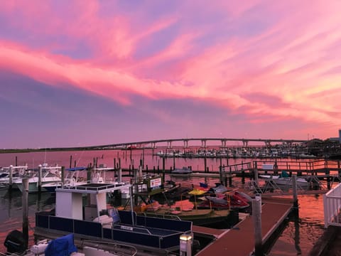 Tavern on the Bay Hotel - Nucky Johnson Suite Hotel in Somers Point