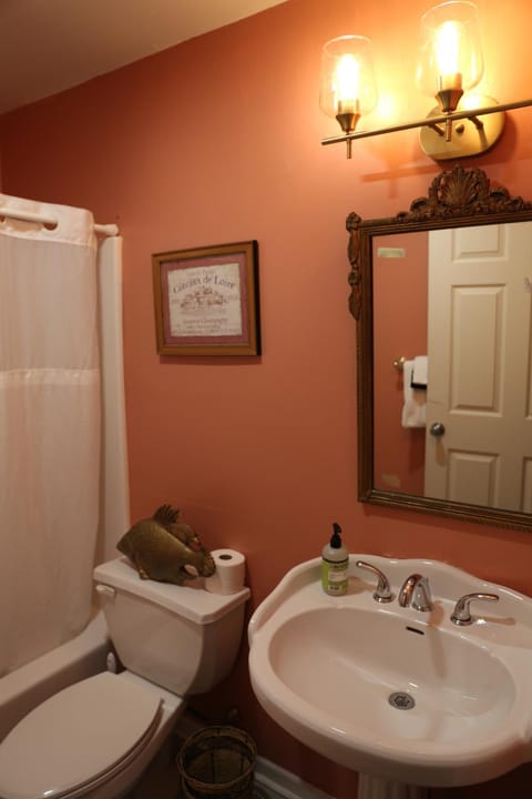 Tavern on the Bay Hotel - Nucky Johnson Suite Hotel in Somers Point