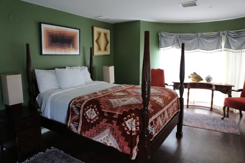 Tavern on the Bay Hotel - Nucky Johnson Suite Hotel in Somers Point