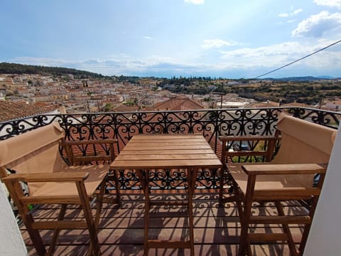 Day, Natural landscape, View (from property/room), Balcony/Terrace, Seating area, Dining area, City view, Mountain view