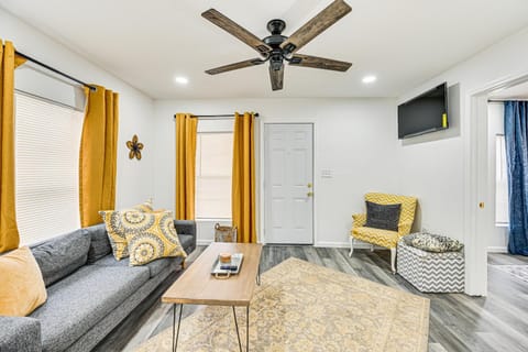 1 Mi to Dtwn Family Home with Porch in Brownwood House in Brownwood