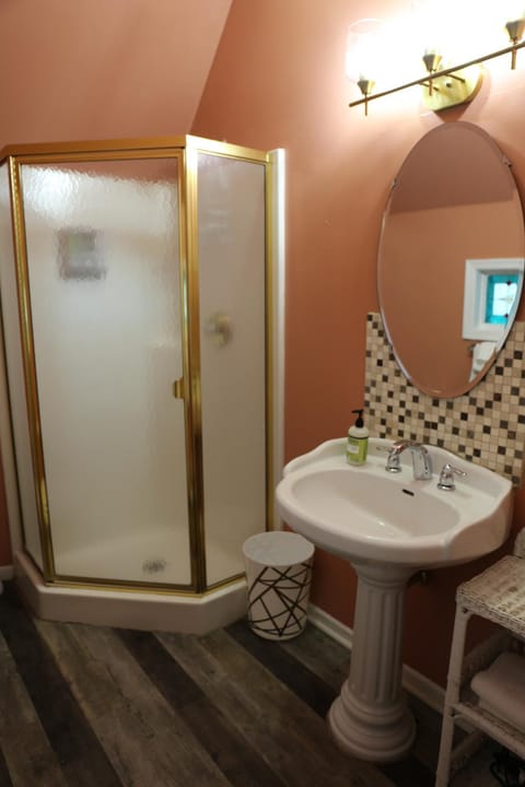 Tavern on the Bay Hotel - Albert Anastasia Suite Hotel in Somers Point