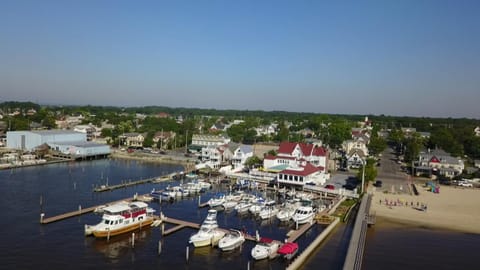 Tavern on the Bay Hotel - Albert Anastasia Suite Hotel in Somers Point