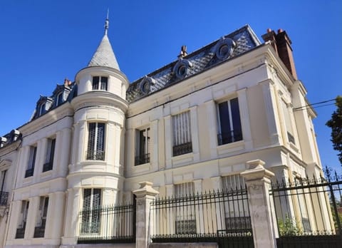 large 5-bedroom 2 floor apartment 200 m2 Apartment in Île-de-France