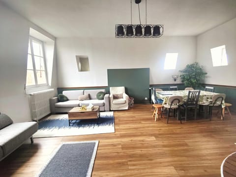 large 5-bedroom 2 floor apartment 200 m2 Apartment in Île-de-France