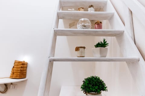 Photo of the whole room, Decorative detail, Decorative detail