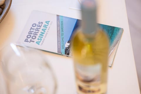 Text overlay, Drinks, Alcoholic drinks