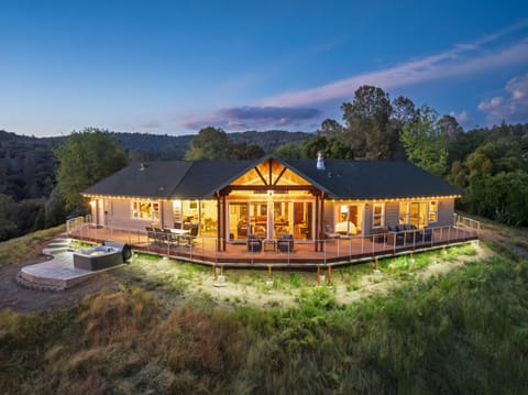 Yosemite Cloudline Ridge House in Sierra Nevada