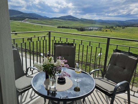 Spring, Natural landscape, Balcony/Terrace, Mountain view
