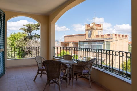 Patio, Day, View (from property/room), Balcony/Terrace, Dining area