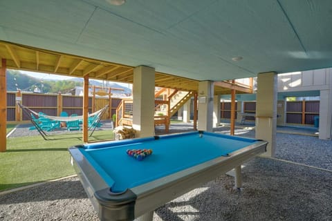 Charming Downtown Bryson City SkyLoft Apt 2 - Perfect for Couples! Apartment in Bryson City