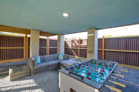 Charming Downtown Bryson City SkyLoft Apt 2 - Perfect for Couples! Apartment in Bryson City