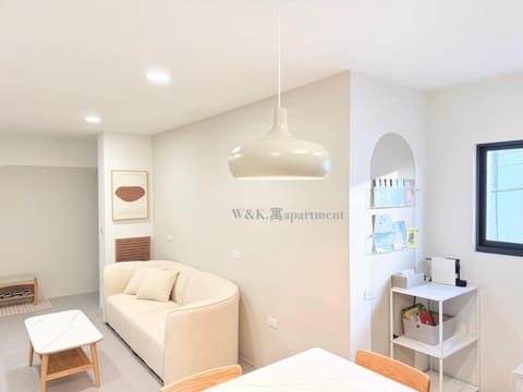 TV and multimedia, Living room, Photo of the whole room, Seating area, hair dresser