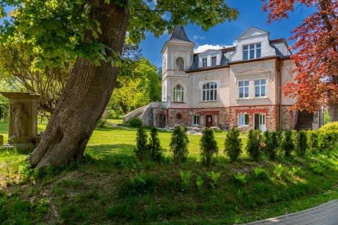 Property building, Spring, Garden