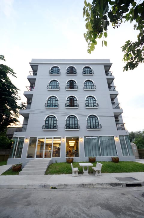 Facade/entrance