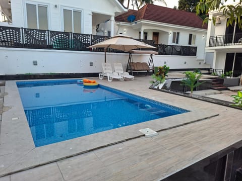 Property building, Pool view, Swimming pool, sunbed