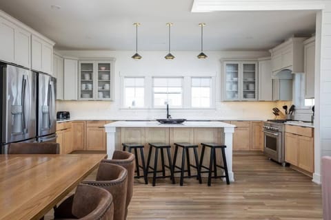 Luxury Oceanview Heated Pool Theater Pool Table House in Corolla