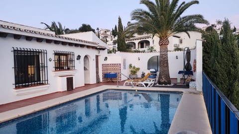 Balcony/Terrace, Pool view, Swimming pool, Swimming pool, sunbed