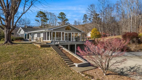 Daisy Farm by Carolina Mornings House in Upper Hominy
