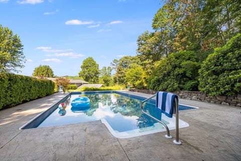 Daisy Farm by Carolina Mornings House in Upper Hominy