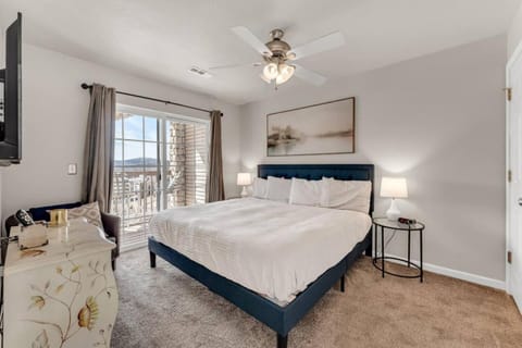 Gorgeous Lake/Mtn Views, Walk to Lake, SDC Close! Apartment in Indian Point