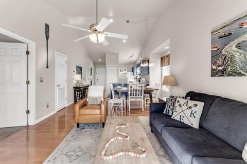 Gorgeous Lake/Mtn Views, Walk to Lake, SDC Close! Apartment in Indian Point