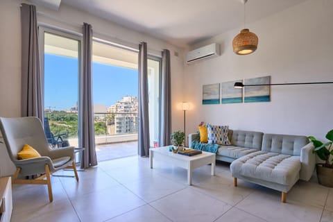 Seaview Balluta-StJulians-Prime Spot Apartment in Sliema
