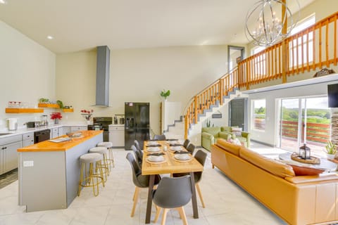 Lake Taneycomo Views Family-Friendly Cabin! Cabin in Forsyth