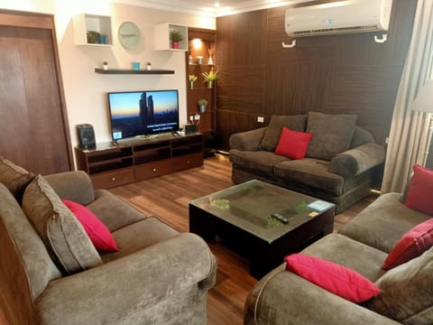 Communal lounge/ TV room, TV and multimedia, Living room, Seating area, air conditioner