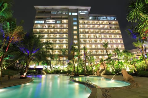 Property building, Pool view