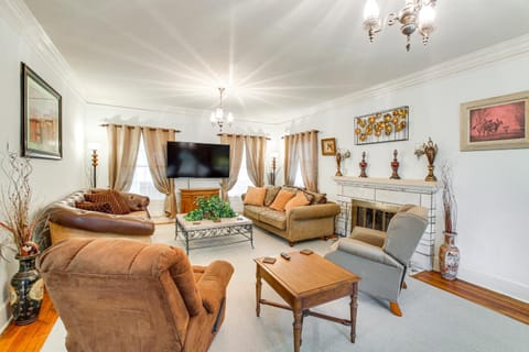 Spacious Home Half-Mi to Oaklawn WFH Friendly! House in Hot Springs