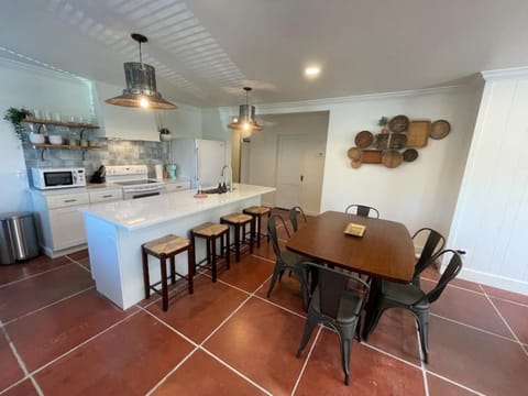 Martin Mill, Santa Fe Inspired Bungalow, 5 minutes to downtown House in Knoxville