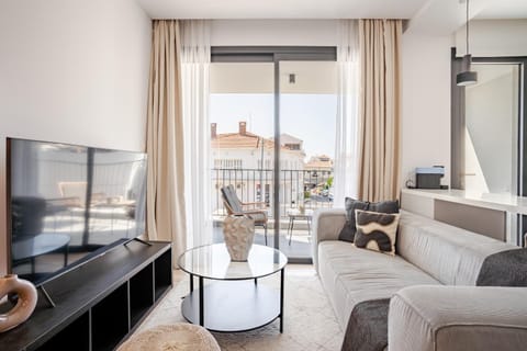 TV and multimedia, Balcony/Terrace, Living room, Seating area