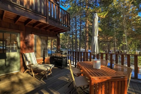 Singing Pines in Marla Bay - Walk to Lake House in Marla Bay