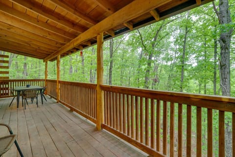 4 Mi to Beaver Lake Peaceful Log Cabin with Deck! Cabin in Beaver Lake