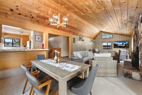 Tahoe Forest Chalet 3BR House with AC House in Round Hill Village