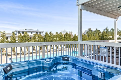 Sunny Dunes Retreat House in Grand Beach