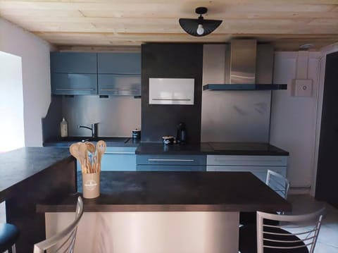 Dining area, oven, stove